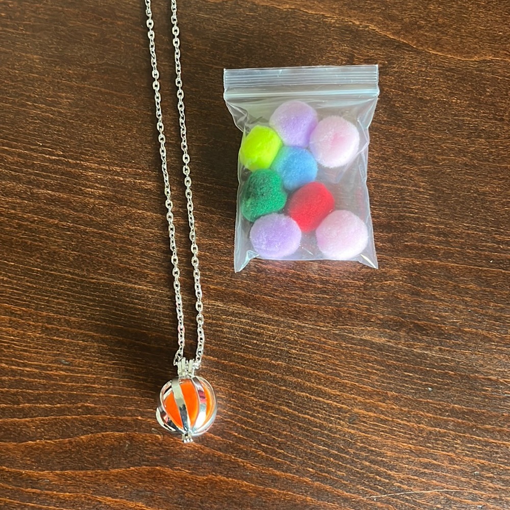 Oil diffuser necklace NWOT